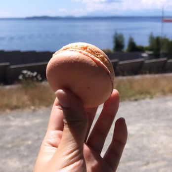 Le Panier - macaron (passion fruit) - Bakeries Near Me - Seattle, Washington