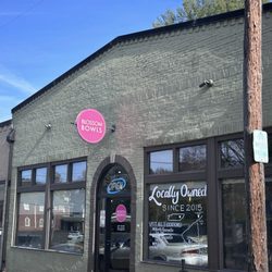 Blossom Bowls North Knoxville - Outside