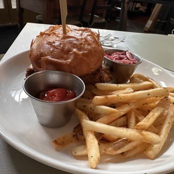 The Burrow - Spicy chicken sandwich - Salad Near Me - Healdsburg, California