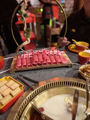 Wei Shu Wu Hot Pot 味蜀吾火锅 by null