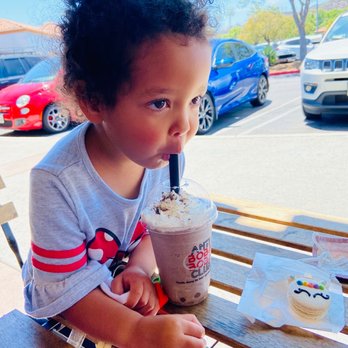 Vanitea Café - Vegan Oreo snow bubble and unicorn macaroon - Desserts Near Me - El Cajon, California Vanitea Café - Vegan Oreo snow bubble and unicorn macaroon - Desserts Near Me - El Cajon, California