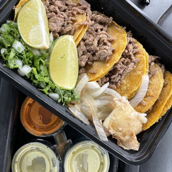 Tacos el Flaco - Bistek tacos - Food Trucks Near Me - Dickinson, Texas