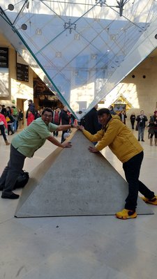 Carrousel du Louvre by null