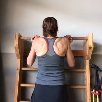 Evolution Trainers - Stall bar pull-ups - Trainers Near Me - Mountain View, California