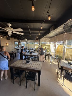 Vin 909 Winecafe' by null