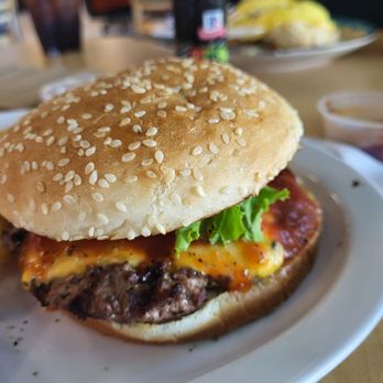 2 Bits Express - a hamburger on a plate - American Near Me - Marysville, California