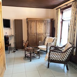 Kasteel Van Nieuwland - Seating area in single suite