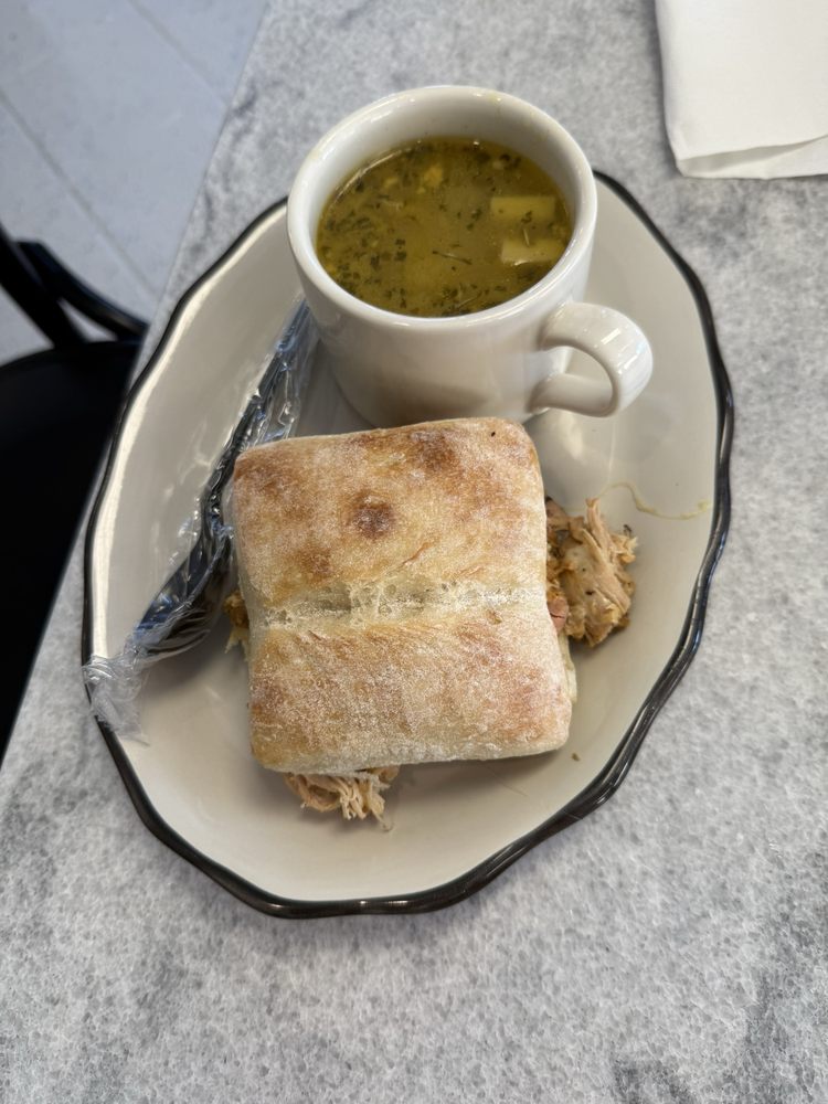 Mad Hatter Cafe & Confections Logo