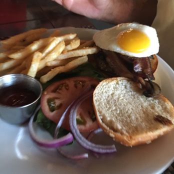 Artisan 179 - Build a burger - Bars Near Me - Pewaukee, Wisconsin