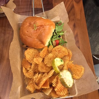 Harbor Burger Bar - 96th st chicken - Burgers Near Me - Stone Harbor, New Jersey