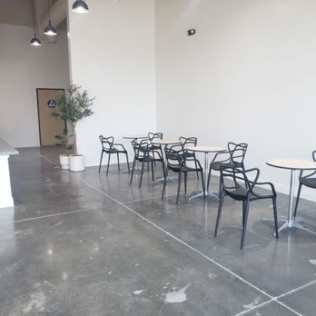 Deluna Dessert Cafe - Inside - Bubble Tea Near Me - Sacramento, California