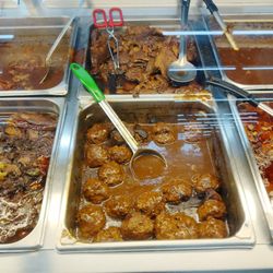 Joyce's Supermarket - Few items on the lunch menu.