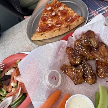 Gub Gub's - Pizza and wings - Ice Cream & Frozen Yogurt Near Me - Walsenburg, Colorado