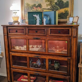 TNT Estate Sale Services - Beautiful curio hutch - Estate Liquidation Near Me TNT Estate Sale Services - Beautiful curio hutch - Estate Liquidation Near Me