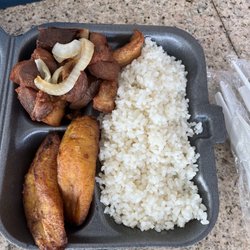 Cafetería Turabo Gardens - Nuestro plato arroz blanco, amarillos, carne fritas y las habichuelas aparte. No quedó nada