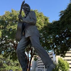Elvis Presley Statue