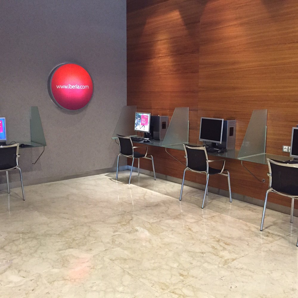 Iberia Sala VIP - Access to desktops. - Airport Lounges Near Me - Madrid, M