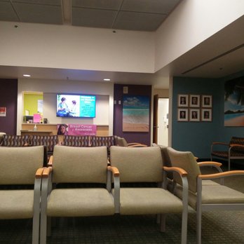 Kaiser Permanente - Waiting lounge. Lotsa magazines. No annoying TV being played. - Counseling & Mental Health Near Me - Milpitas, California
