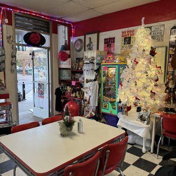Scoop's Soups & More - Inside...cute environment with Christmas tree! - Ice Cream & Frozen Yogurt Near Me - Clovis, California