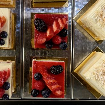 Brodard Chateau - Dessert Cakes - Vietnamese Near Me - Garden Grove, California