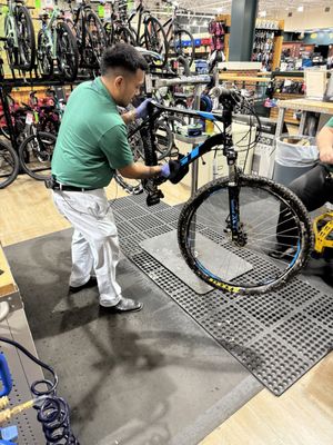 DICK'S Sporting Goods by null