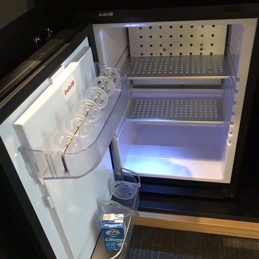 Four Points by Sheraton Sydney, Central Park - Good sized fridge and not crammed full of stuff so you can't use it. - Hotels Near Me - Sydney, NSW