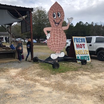 Sadie's Fleea Market - Peanut sales at the flea market - Flea Markets Near Me - Dothan, Alabama Sadie's Fleea Market - Peanut sales at the flea market - Flea Markets Near Me - Dothan, Alabama