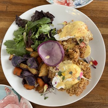 Lapisara Eatery - Fried Chicken Benedict - Breakfast & Brunch Near Me - San Francisco, California