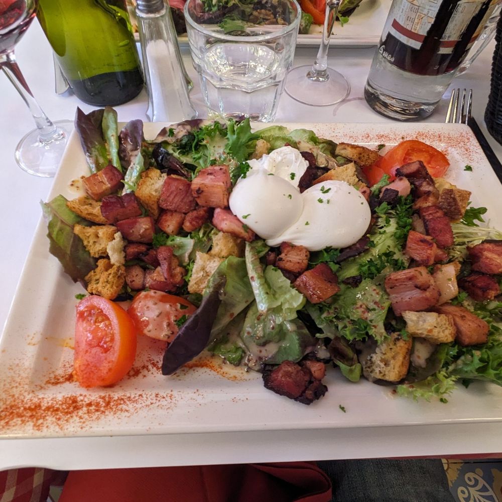 Restaurant Le Vieux Lyon - Salad Lyonnais - French Near Me - Lyon, 69 Restaurant Le Vieux Lyon - Salad Lyonnais - French Near Me - Lyon, 69