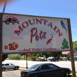 Mountain Pets & Water Gardens - Sign out by the road