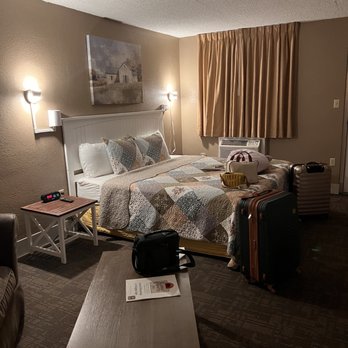 Kansas Country Inn - King suite room - Hotels Near Me - Oakley, Kansas Kansas Country Inn - King suite room - Hotels Near Me - Oakley, Kansas