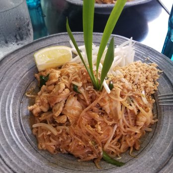 ViV - Pad Thai chicken - Thai Near Me - New York, New York