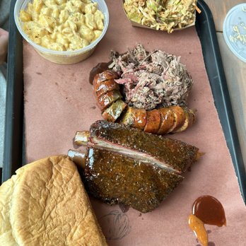 la Barbecue - Pulled pork  Sausage  Pork ribs Mac n cheese  Cold slaw - Barbeque Near Me - Austin, Texas