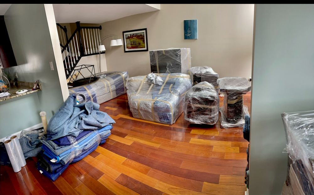 CHICAGO FAVORITE MOVERS LLC
