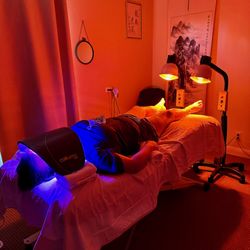 Six Harmonies - 6 Harmonies acupuncture, red-light therapy & infrared heat therapy session