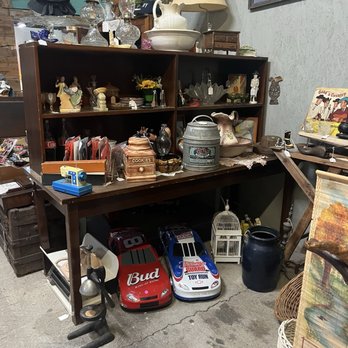The Weathered Roost - Antiques Near Me - Rogersville, Tennessee The Weathered Roost - Antiques Near Me - Rogersville, Tennessee