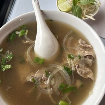 Pho Diner - P1. Round Steak Noodle Soup - Phở Tái $15 - Vietnamese Near Me - Yorktown, Virginia Pho Diner - P1. Round Steak Noodle Soup - Phở Tái $15 - Vietnamese Near Me - Yorktown, Virginia