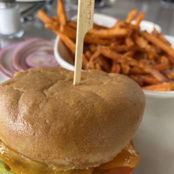 Yard House - Cheeseburger on gluten-free bun and sweet potato fries - New American Near Me - Orlando, Florida