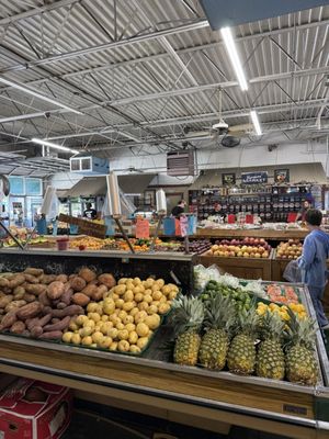 Georgia's Farmer's Market by null