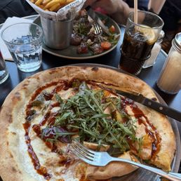 Chicken bbq pizza