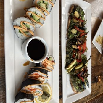Ravens' Restaurant - Spicy Fotomaki Roll, Flatbread - Vegan Near Me - Mendocino, California Ravens' Restaurant - Spicy Fotomaki Roll, Flatbread - Vegan Near Me - Mendocino, California