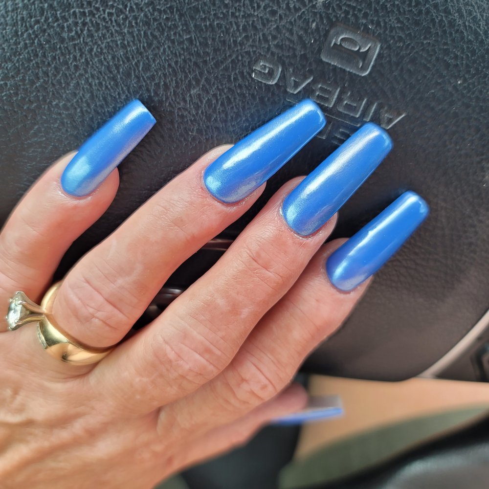 Glow Nail Lounge Logo