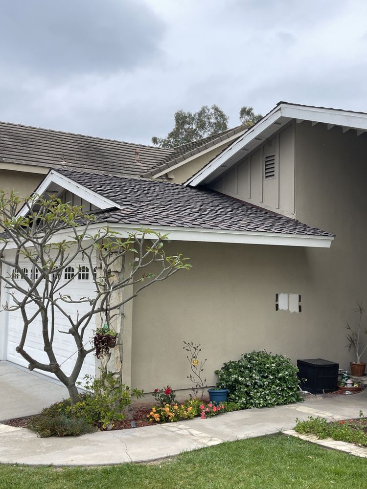 Slide of Wences Roofing Team