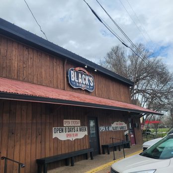 Black's Barbecue Lockhart - OG location passed by this place multiple times decided to try it out - Barbeque Near Me - Lockhart, Texas
