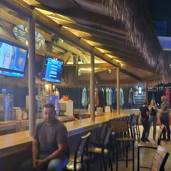 Waverly Beach - Huge outdoor Tiki bar. - American Near Me - Menasha, Wisconsin