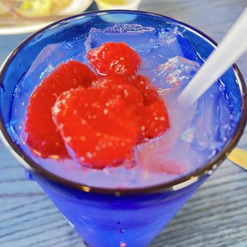 Mo's Seafood & Chowder - Strawberry lemonade was amazing! - American Near Me - Astoria, Oregon Mo's Seafood & Chowder - Strawberry lemonade was amazing! - American Near Me - Astoria, Oregon