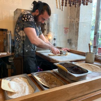 ALMA - Making chimney cakes! - Chimney Cakes Near Me - Paris, 75