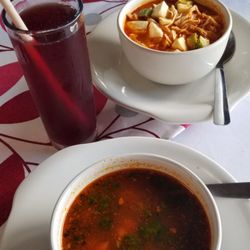 El Mirador - Caldo arriero y Sopa Azteca