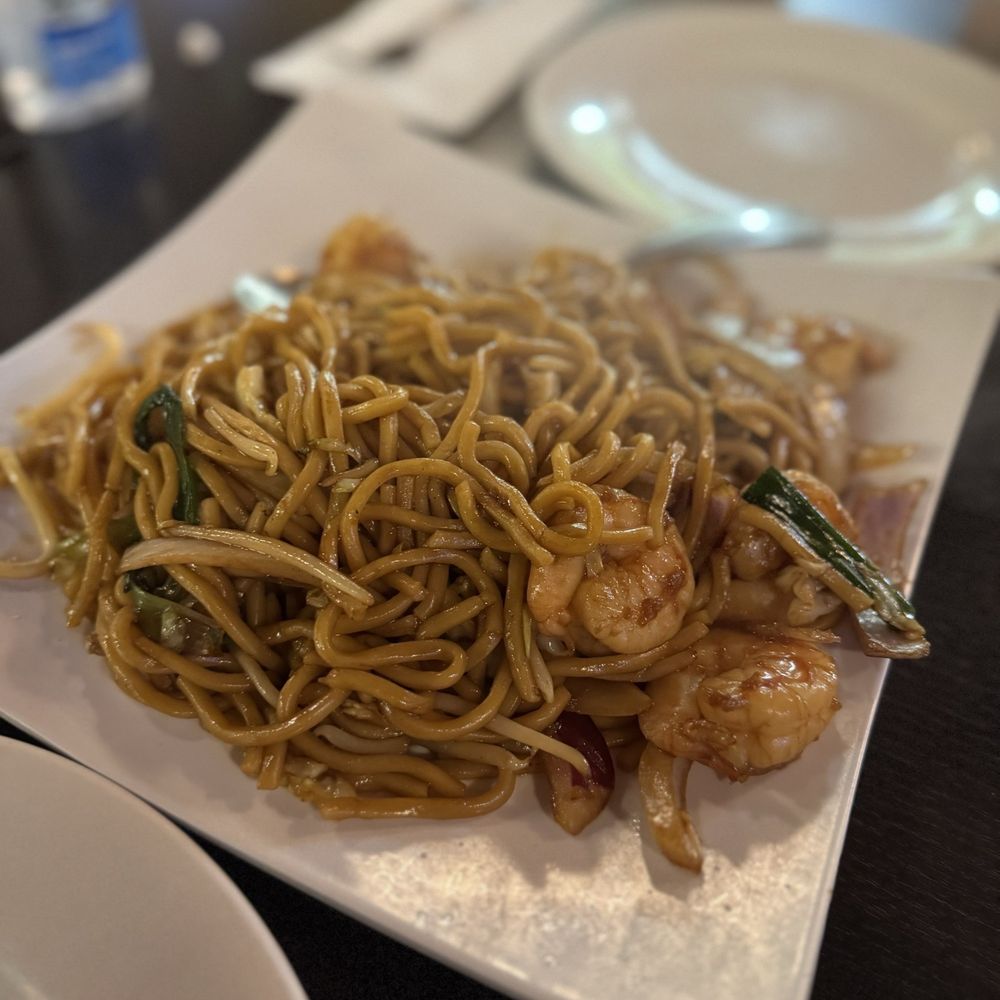 Enishi Kitchen - Shrimp Chow Mein - Sushi Bars Near Me - Brentwood, California