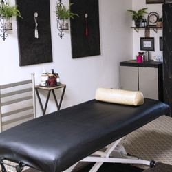 Aaragon Chiropractic - Massage Therapy room